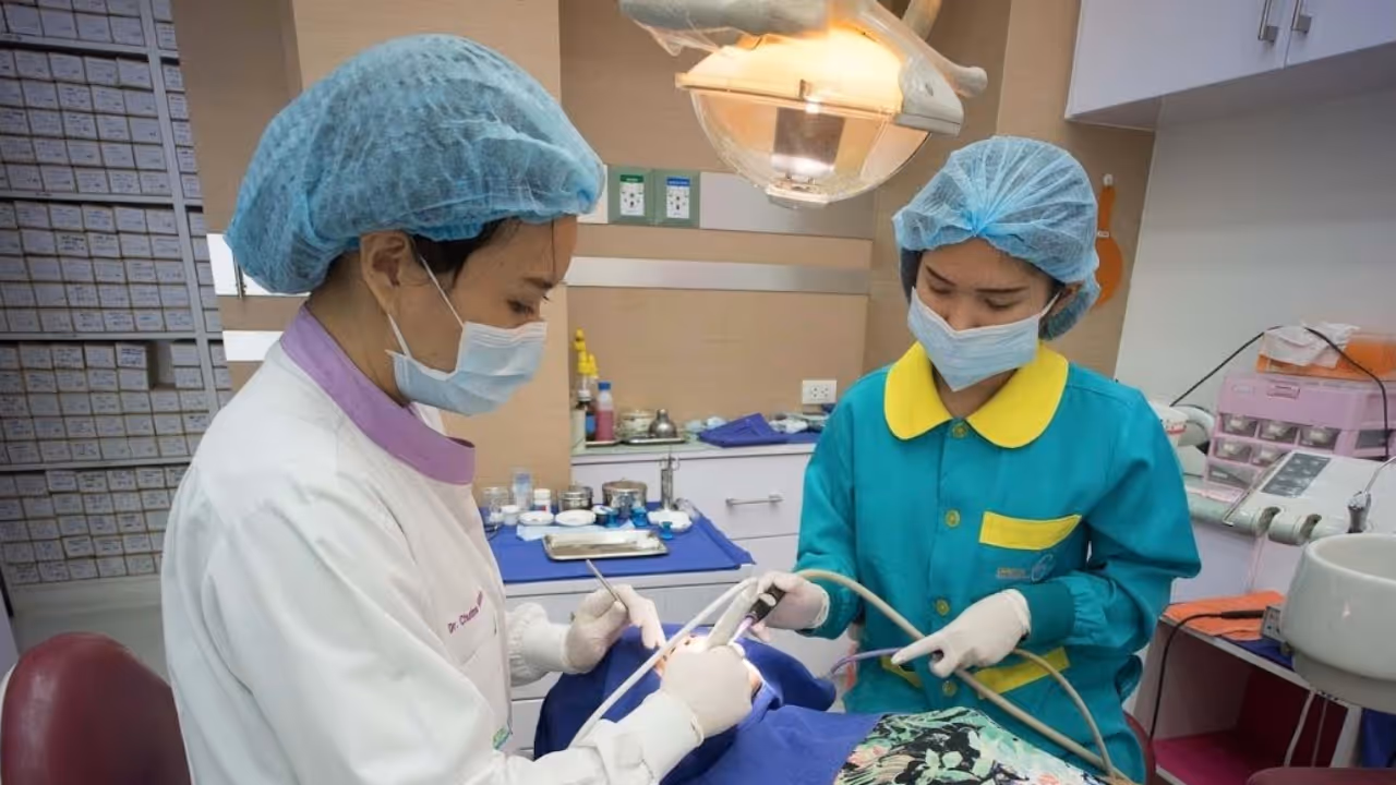 คลิป รากฟันเทียมคืออะไร | คลินิกทำฟัน เดนทัลเวิลด์ เชียงใหม่